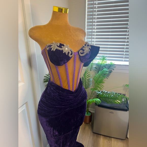 Purple prom dress with corset and silver stones and embellishments - Picture 5 of 5